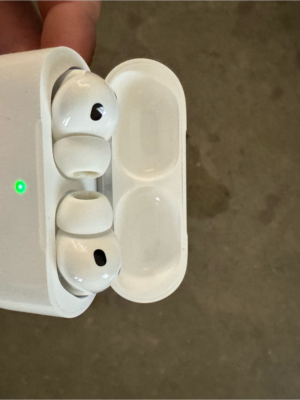 Apple White Wireless Earbuds with Charging Case